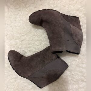 Clarks Rosepoint Bell Side Zip Wedge Ankle Bootie Brown Suede